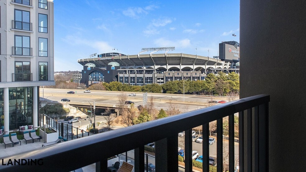 Building Photo - 1007 S Mint St