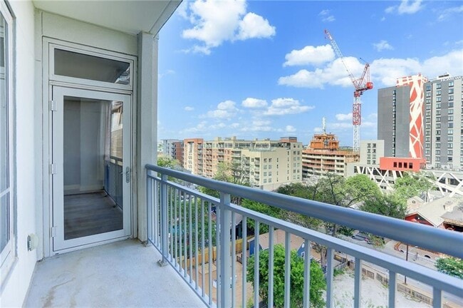 Building Photo - 603 Davis St