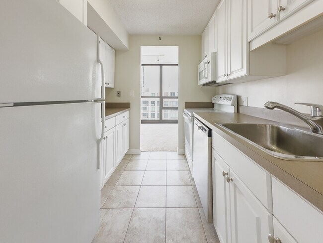 Building Photo - 10 E Ontario St