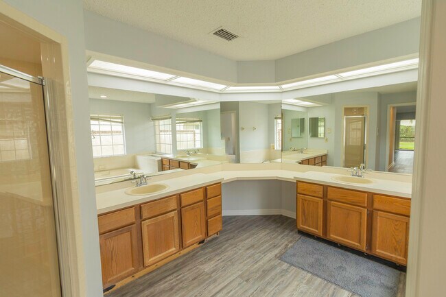 Building Photo - 2536 Mason Oaks Dr