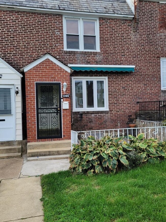 Primary Photo - 1366 N 76th St