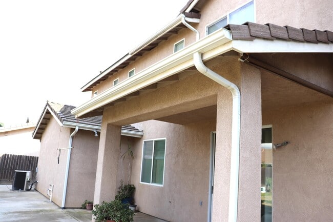 Building Photo - 2346 E Early Ave