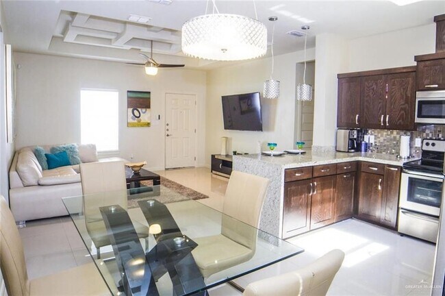 Building Photo - 1705 W Garrison Dr