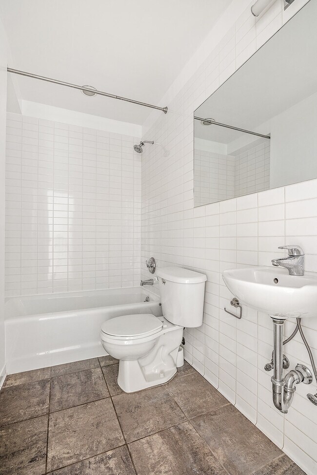 Building Photo - 217 E 31st St