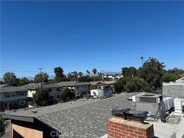 Building Photo - 13508 Moorpark St