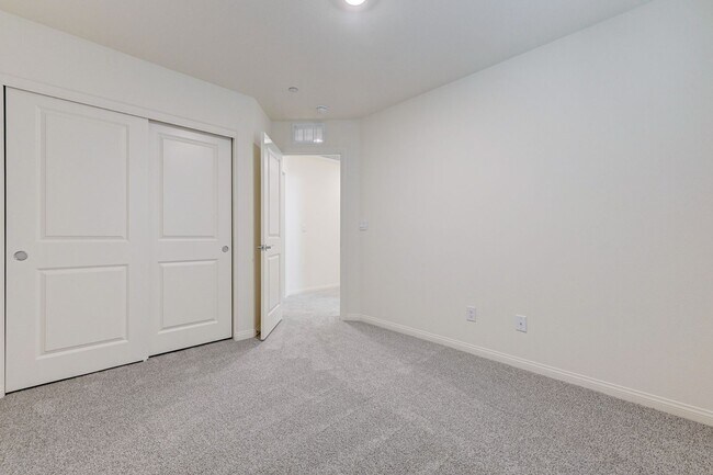 Building Photo - Newly Built 4 bedrooms in Cadence