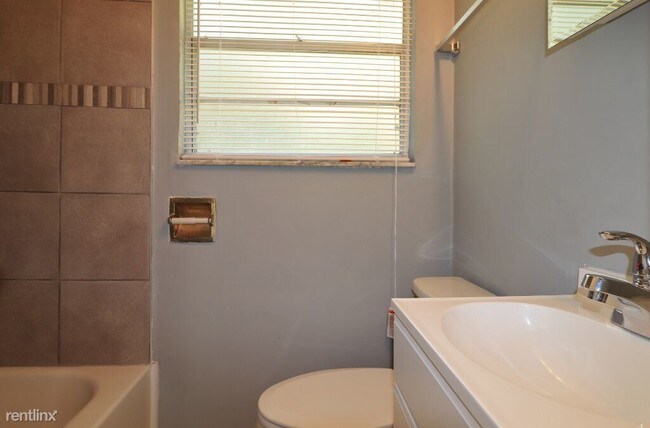 Building Photo - 4 br, 2 bath House - 744 Le Brun Dr