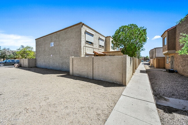 Building Photo - 4623 E Southgate Ave