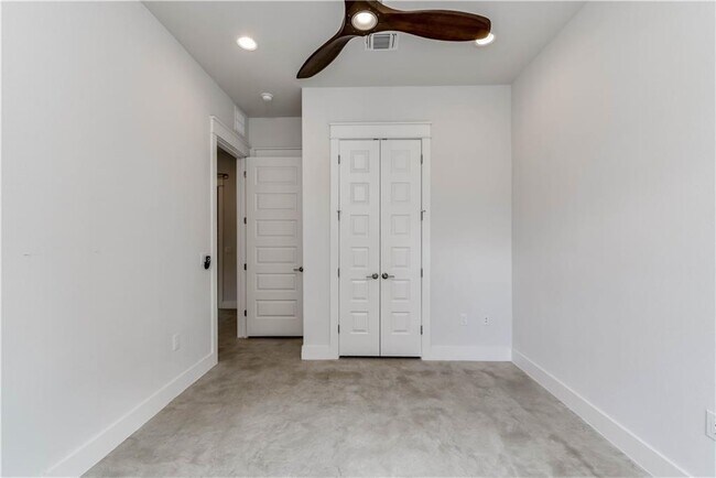 Building Photo - 8411 Bowling Green Dr