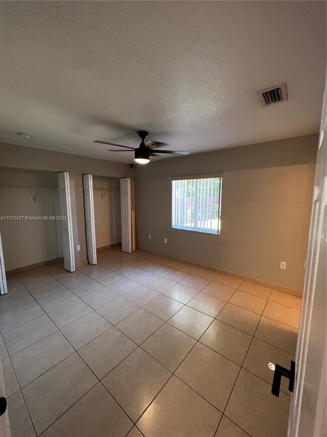 Building Photo - 16915 SW 94th Ct