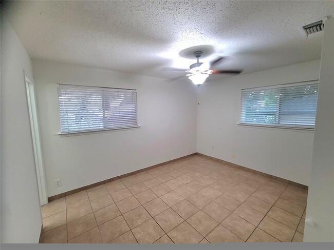 Building Photo - 914 Speer Ln