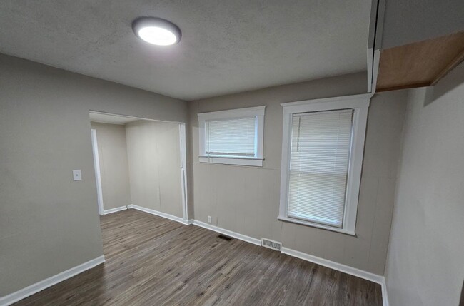 Building Photo - Renovated 3-Bedroom Home – We Welcome Sect...