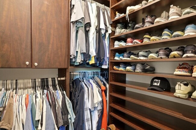 Building Photo - 17234 Blue Rdg Pl