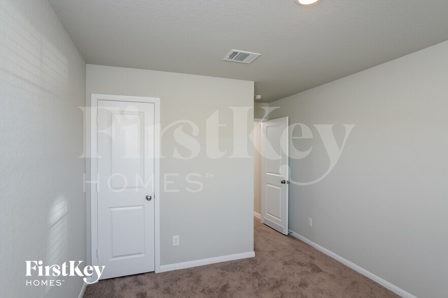 Building Photo - 9158 Landa Falls