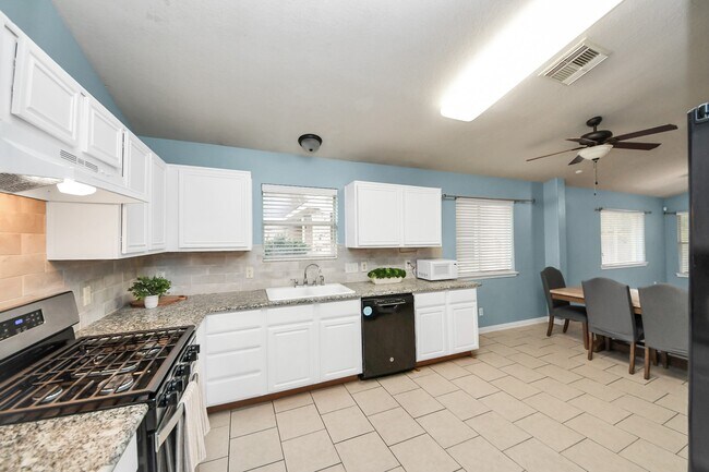 Building Photo - 20919 New Leaf Ct