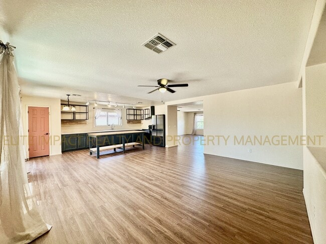 Building Photo - 10930 S San Clemente Camino