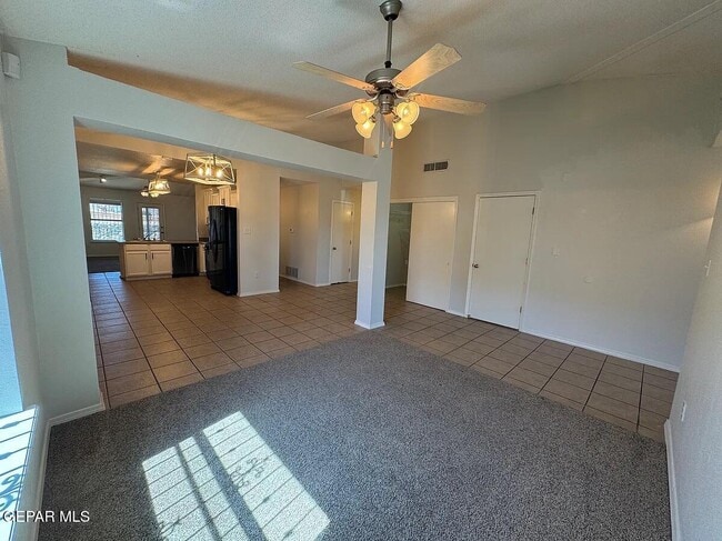 Building Photo - 10041 Paloma Dr