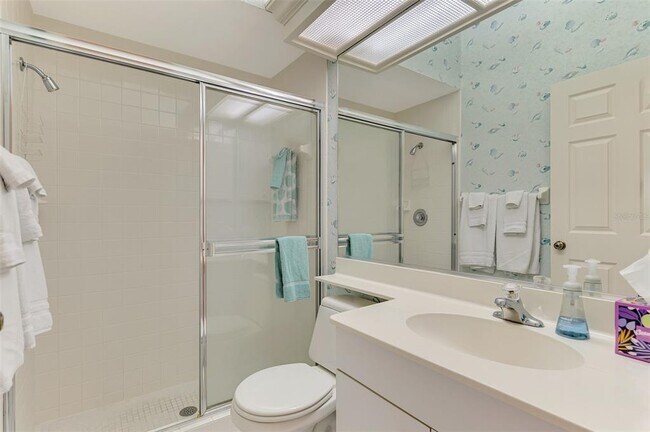Building Photo - 549 Fallbrook Dr