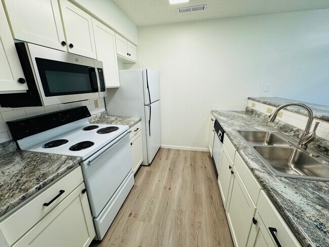 Building Photo - 395