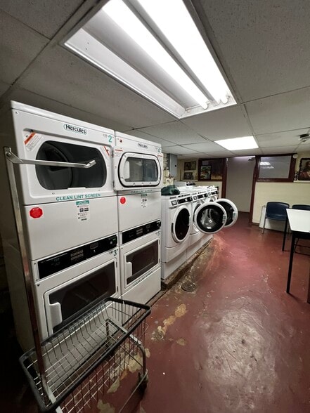 Building Photo - 131 Kensington Ave