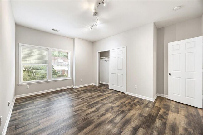 Building Photo - 4381 Challedon Dr