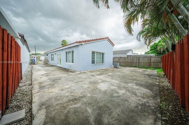 Building Photo - 17404 SW 142nd Pl