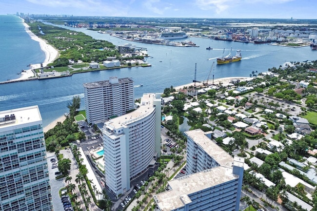 Building Photo - 2000 S Ocean Dr