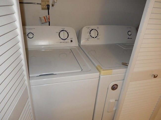 Building Photo - 740 Red Fern Rd