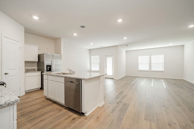 Building Photo - 2110 Thornton Dr