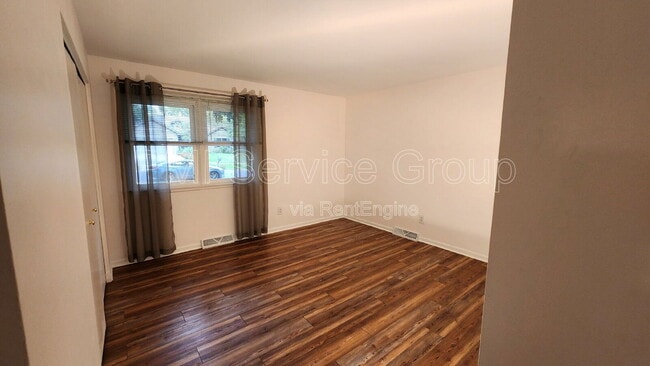 Building Photo - 410 Monroe St