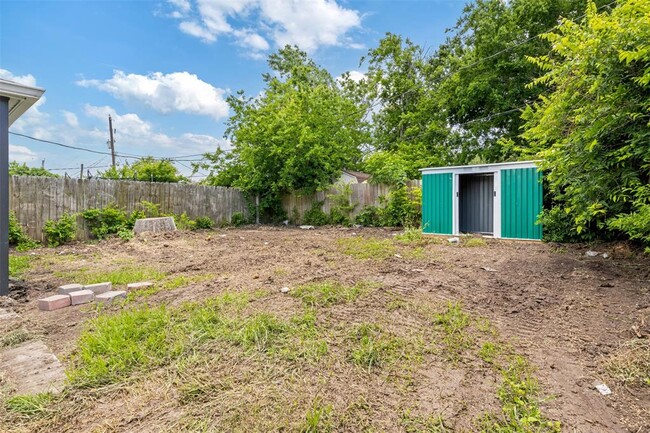 Building Photo - 2207 Mykawa Rd