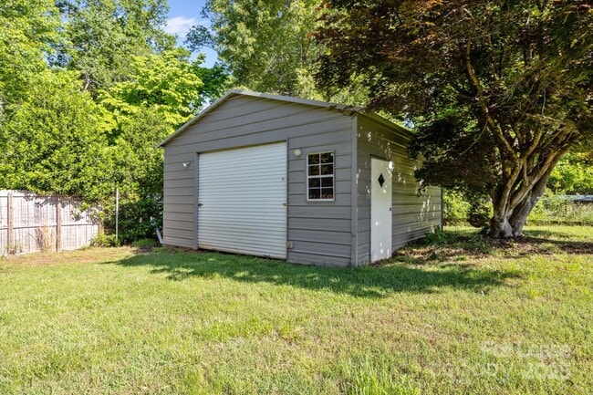 Building Photo - 136 Kent Dr