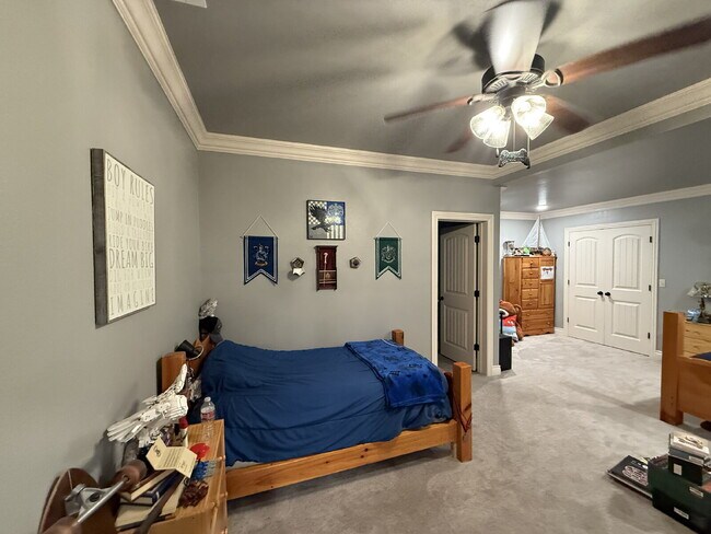 Building Photo - Custom 5 BR / 3 Car Garage, Home theater, ...