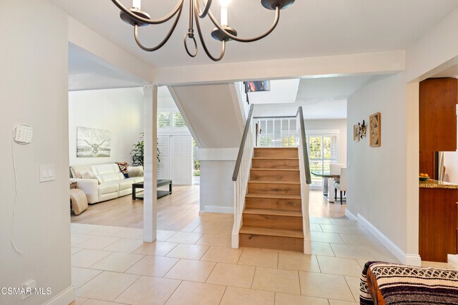 Building Photo - 885 Rim Crest Dr