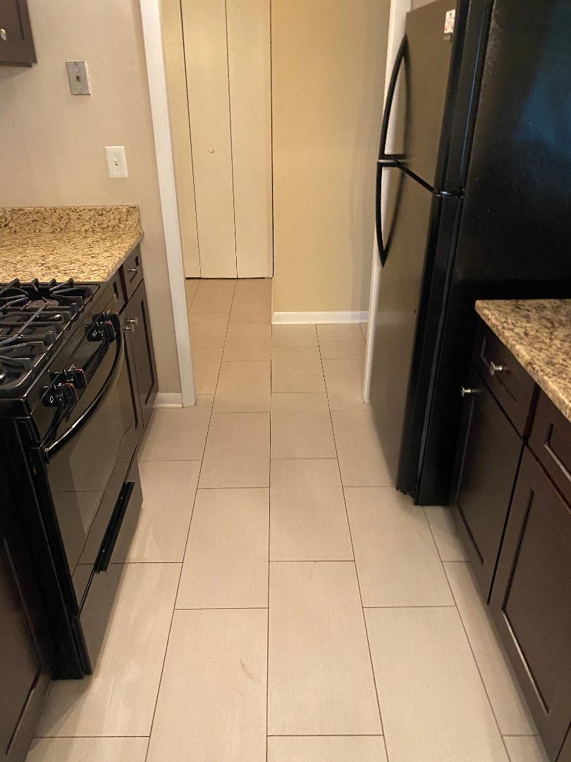 Building Photo - 300 W Fullerton Ave