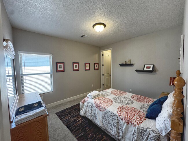 Building Photo - 6801 Prom Ave NE