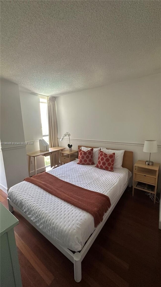 Building Photo - 1450 Brickell Bay Dr