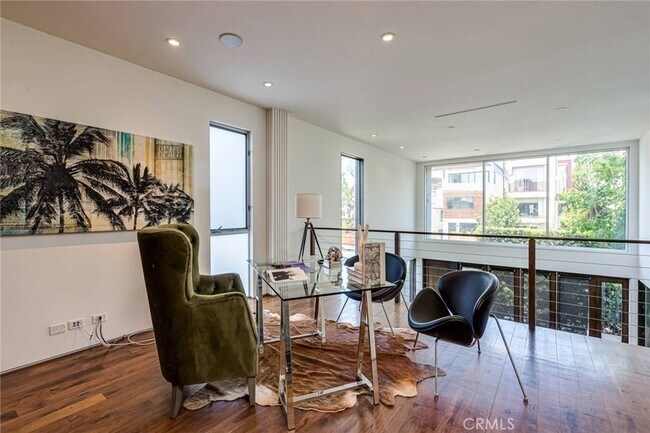 Building Photo - 414 Venice Way