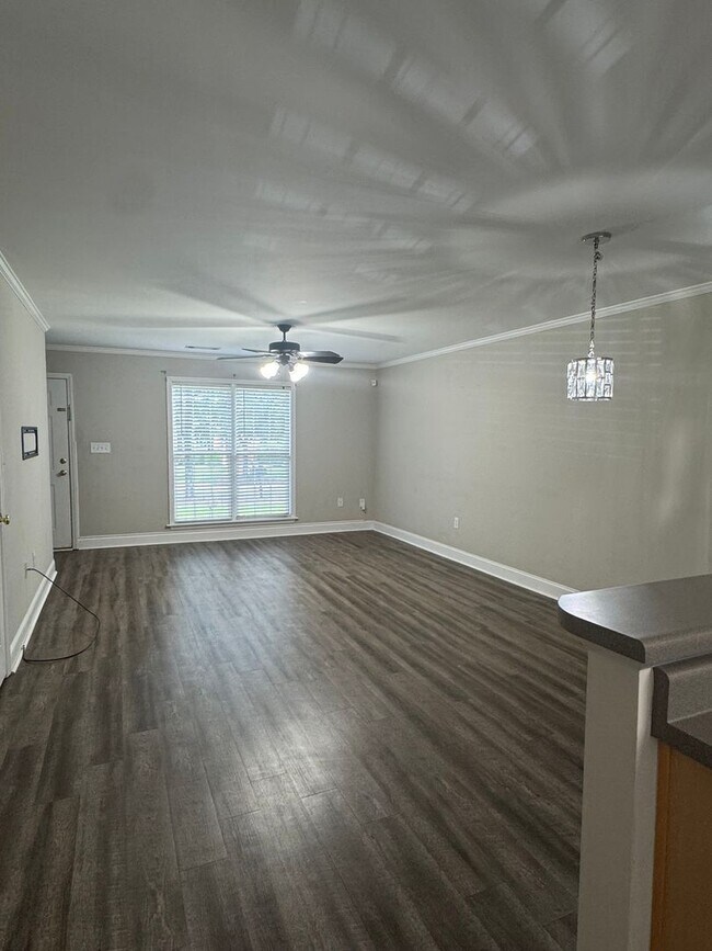 Building Photo - 320 Logmont Trace