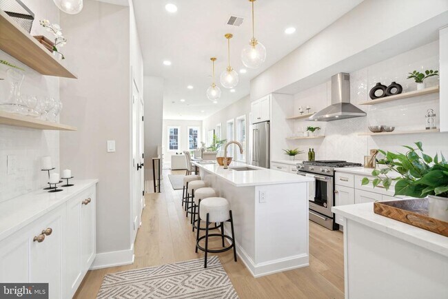 Building Photo - 347 E Gorgas Ln