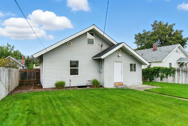Building Photo - Charming Updated Home with Loft & Secure A...