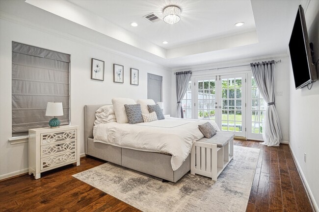 Building Photo - 6249 Olympia Dr