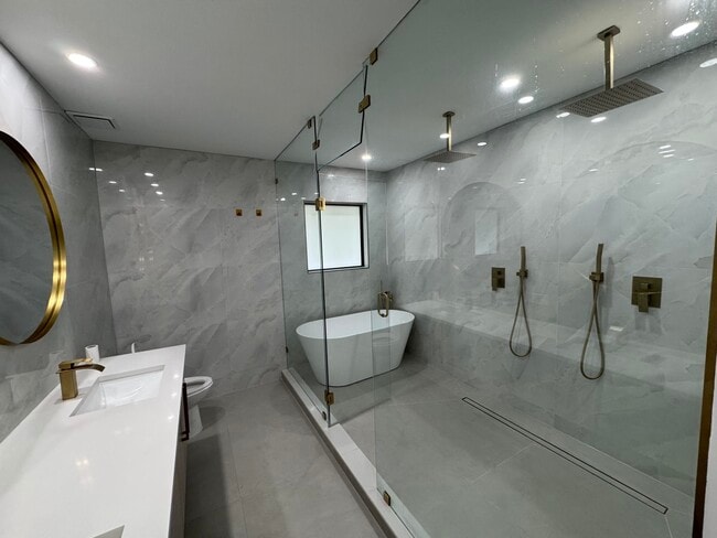 Building Photo - 1133 SW 11th St