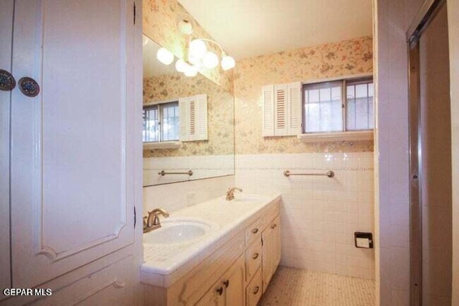 Building Photo - 8804 Cosmos Ave