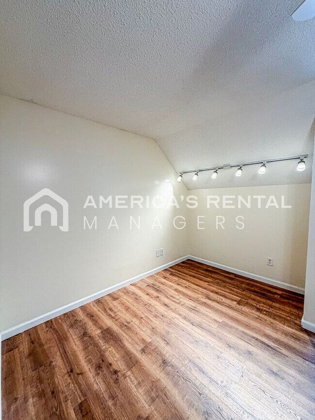 Building Photo - 1713 Savannah Park Ln