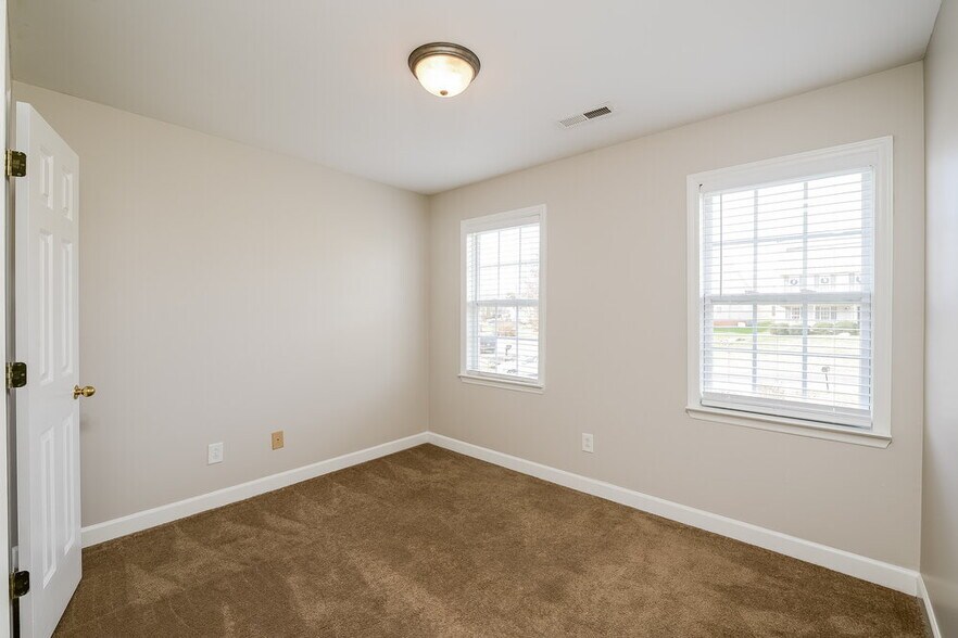 Building Photo - 213 Sedge Meadow Dr