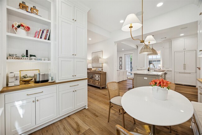 Building Photo - 2031 Sheridan St