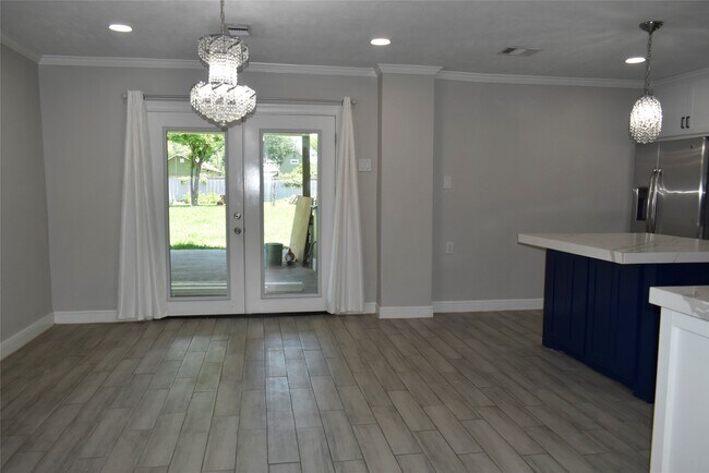 Building Photo - 5922 Lavender St