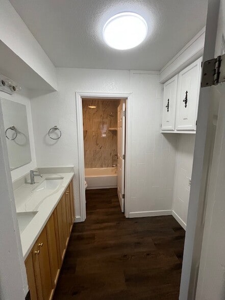 Main Bath - 1290 Starling Ln