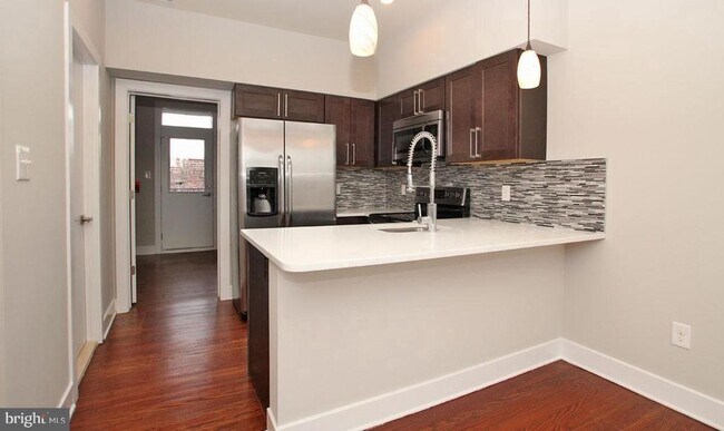 Building Photo - 400 S 45th St